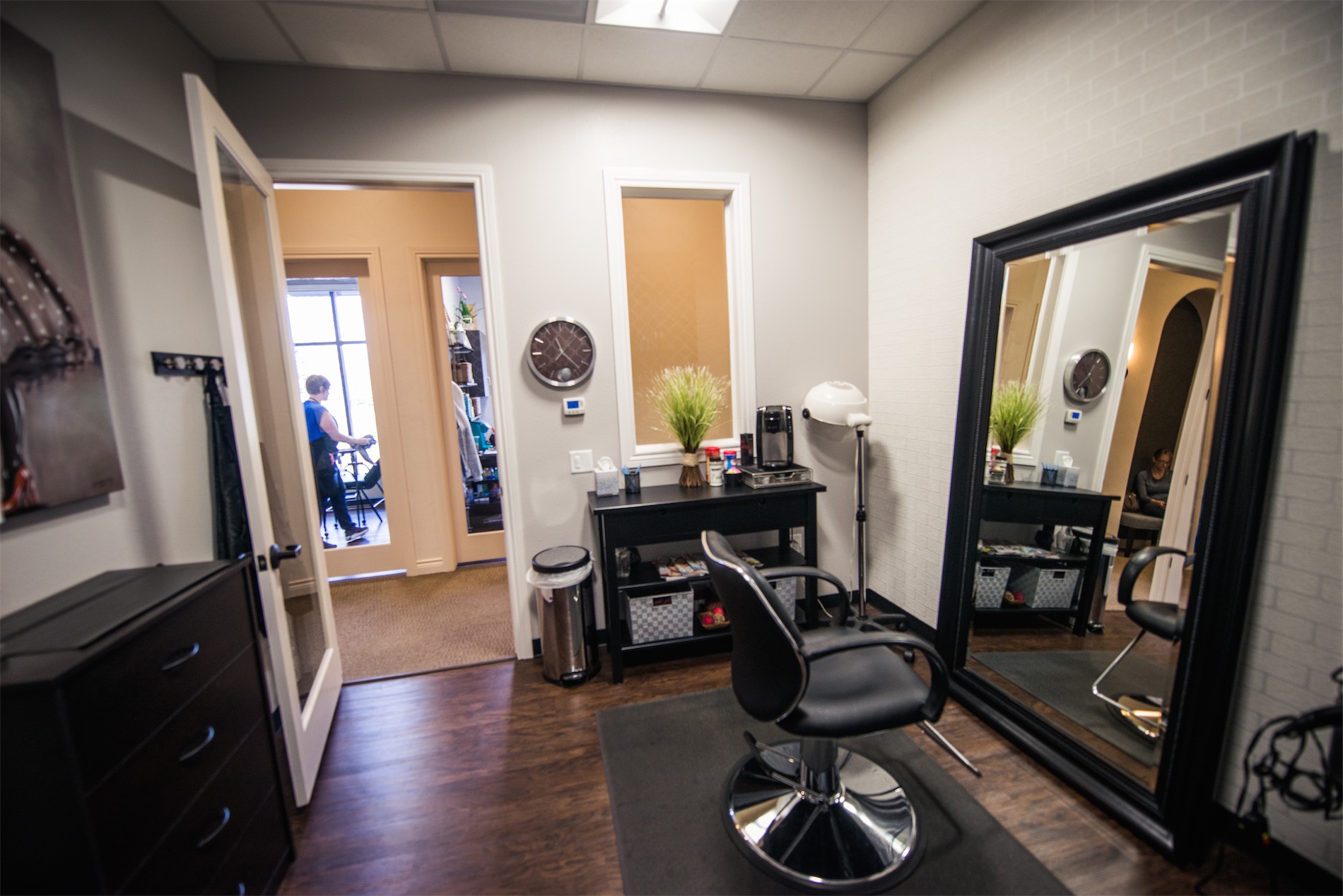 Phenix Salon Suites – Oswego