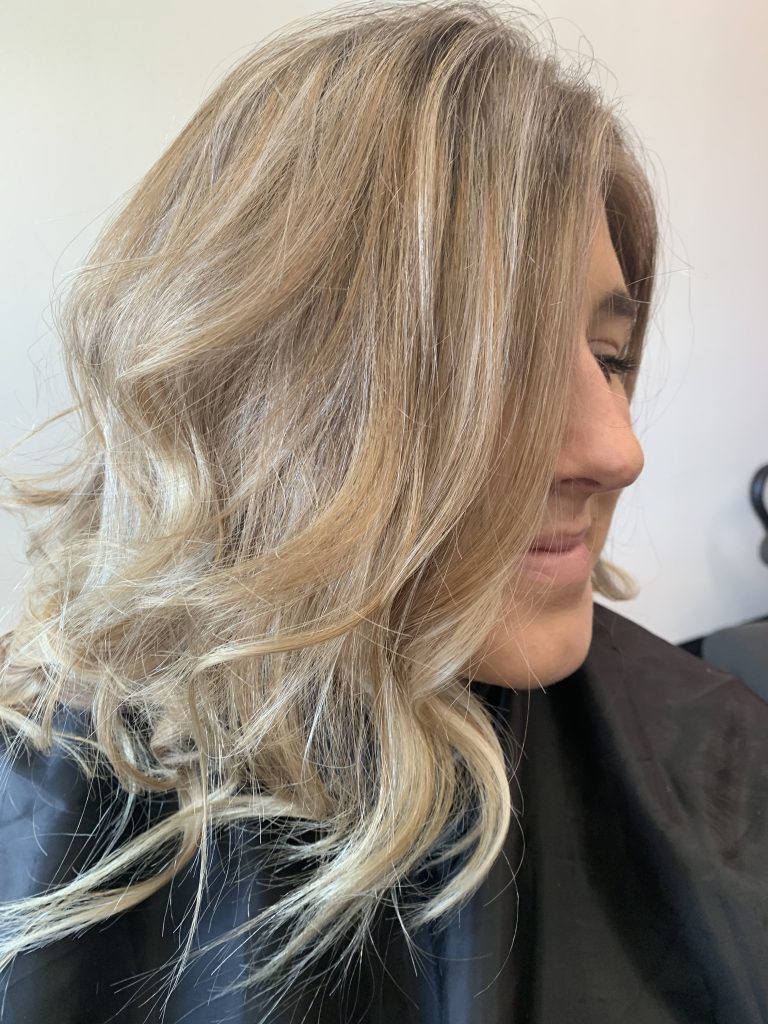 Southern style and dye Best Blonde Highlights Specialist